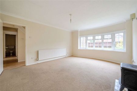 Five-bedroom detached home with garage. - *Please note - Rolling break clause after 6 months* - Photo 4