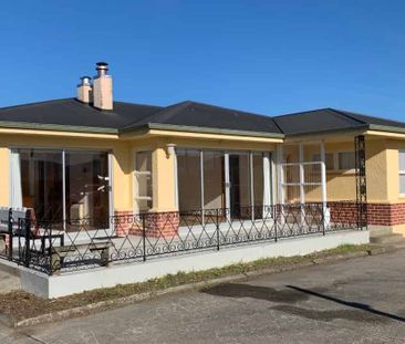 Sunny, spacious, and close to town - Photo 4