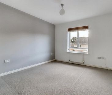 2 Bedroom Flat / Apartment to let - Photo 5