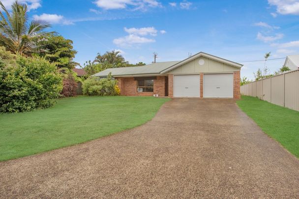 Large 3 Bedroom Home with Huge Backyard in Cul-De-Sac - Photo 1