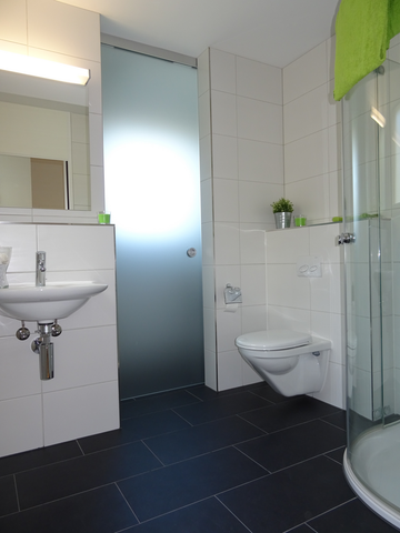 Helle 2.5- bis 3-Zi.Dach-WHG, (65 m2) mit grosser Südwest - Terrasse - Photo 5