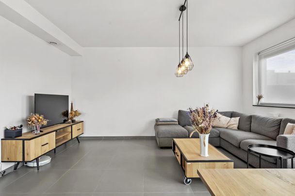 Tweeslaapkamer appartement met ruim terras in centrum Lokeren - Foto 1