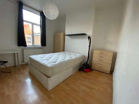 4 Bed Flat, Burdett Road, E3 - Photo 4