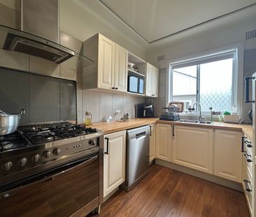 Cozy Family Home in the Heart of Blacktown - Photo 3