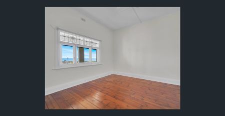 Oceanfront calm meets character - Photo 3