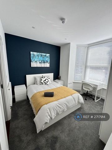 1 bedroom in a house share to rent - Photo 3
