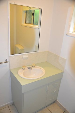 COMFORTABLE 2 BEDROOM UNIT - Photo 5