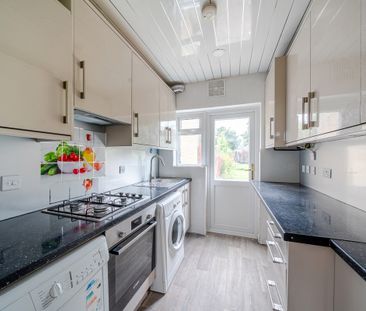 3 bed Terraced House To Let - Photo 5