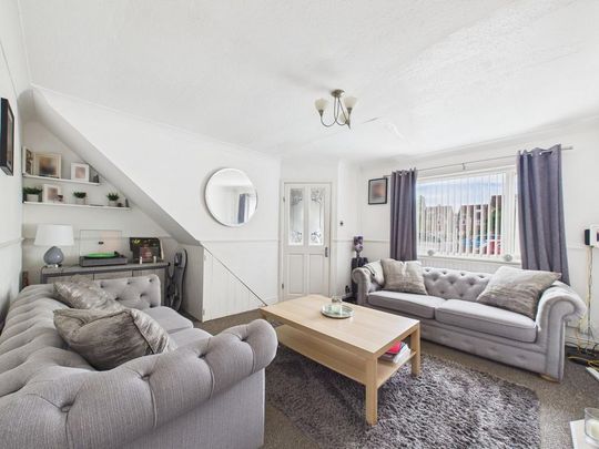 3 bedroom end of terrace house to rent - Photo 1