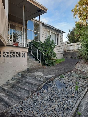 Fully renovated home, includes water and lawns - Photo 3