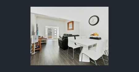 Luxurious Fully Furnished 4-Bedroom Home with swimming pool for Short-Term Lease - Photo 2