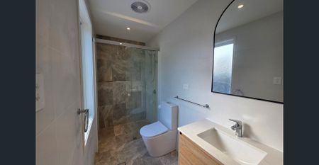 View Saturday at 11.30am - 11.50am - Photo 3