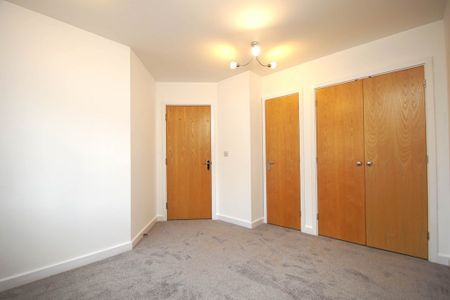 2 bed Ground Floor Flat for rent - Photo 3
