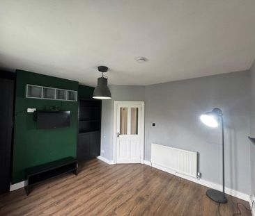 3 bedroom flat to rent - Photo 2