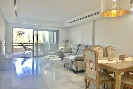 4 Bedroom Apartment For Rent in Sotogrande Costa, Cádiz - Photo 4