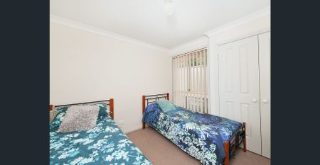 LARGE FAMILY HOME IN SOUGHT AFTER LOCATION - Photo 4