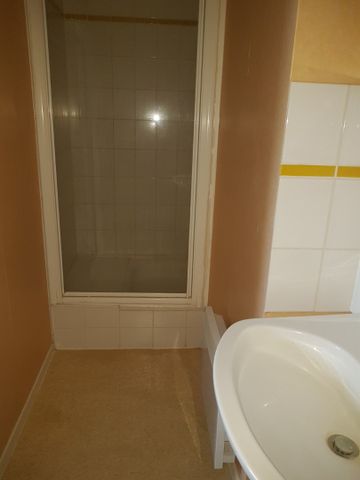 Location Appartement 2 pièces 31m² LENS 62300 - Photo 2