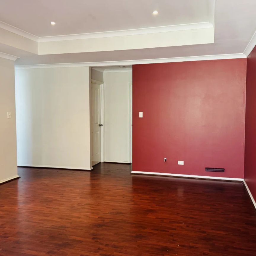 Family home with a modern feel! - Photo 1