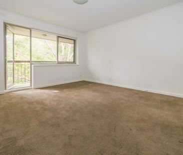 Spacious 2-bedroom apartment in prime location - Photo 1