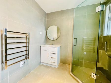 PAPAKURA, 4 BEDROOMS - Photo 2