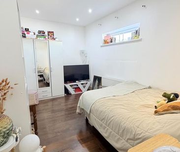 3 bedroom flat to rent - Photo 2