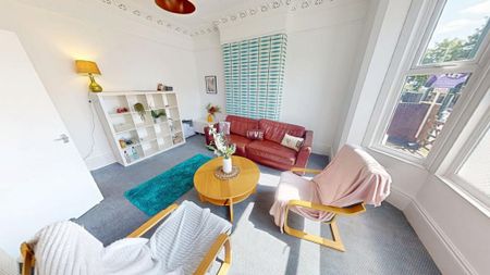 5 bedroom semi-detached house to rent - Photo 2