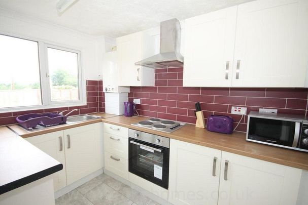 1 bedroom in a house share to rent - Photo 1