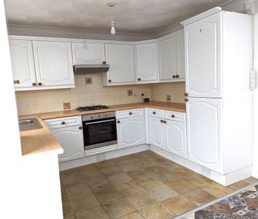 3 bedroom semi-detached house to rent - Photo 3