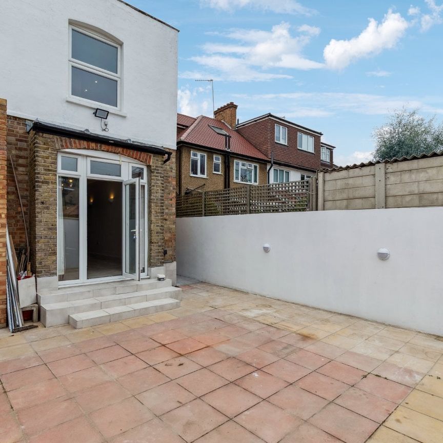 St. Leonards Road, East Sheen, London, SW14 - Photo 1