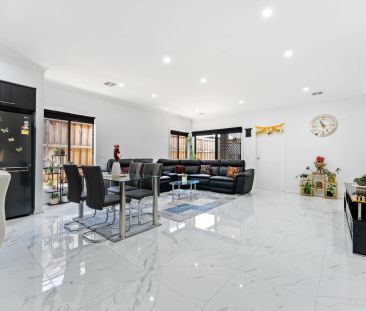 Modern Family Home In Fraser Rise - Photo 2