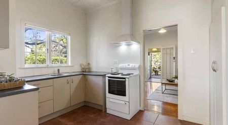 Epsom Property - Photo 2