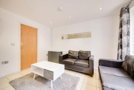 5 bedroom house to rent - Photo 2