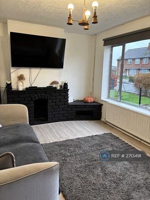 3 bedroom semi-detached house to rent - Photo 1