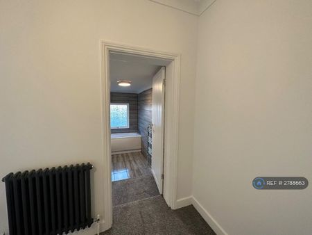2 bedroom semi-detached house to rent - Photo 5