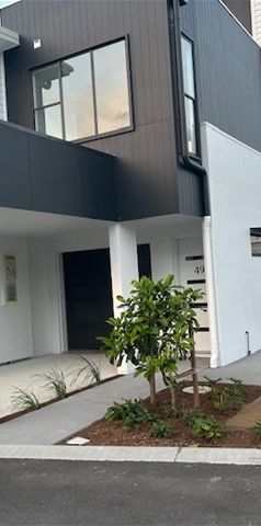 Brand new 3 bedroom townhouse with luxury living in Delta Hope Island - Photo 1