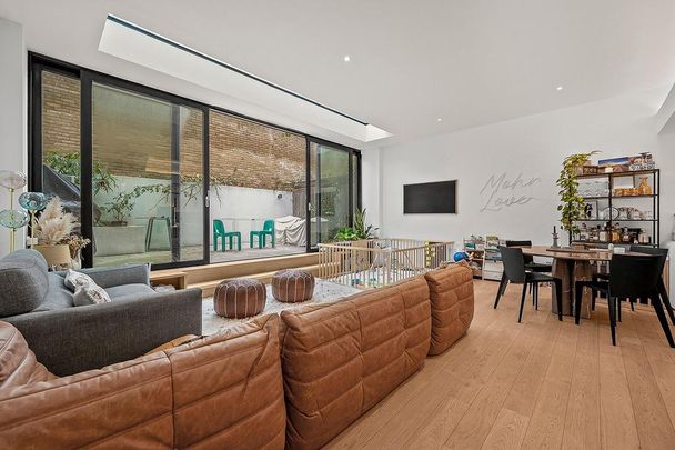 4 bedroom terraced house to rent - Photo 1