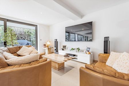 4 bedroom detached house to rent - Photo 2