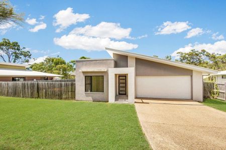 SPACIOUS FAMILY HOME WITH AIR CONDITONING - Photo 2
