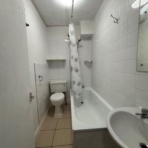 Studio Flat, Buckingham Road, NW10 - Photo 3