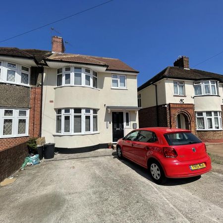 1 bedroom in a house share to rent - Photo 4