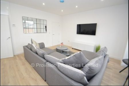 6 Bedroom Student Properties Leeds - Photo 4