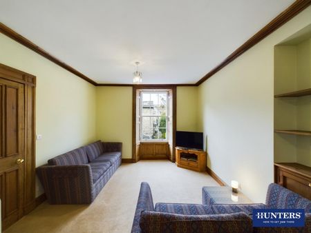 4 bedroom Flat To Let - Photo 2