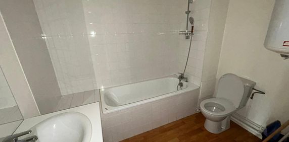 Location Appartement 1 pièce 27m² LAVAL 53000 - Photo 2