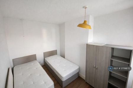 4 bedroom terraced house to rent - Photo 2