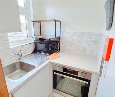Taunton Avenue, Hounslow, TW3 - Photo 6