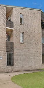 Tidy 2 bedroom unit - Photo 4