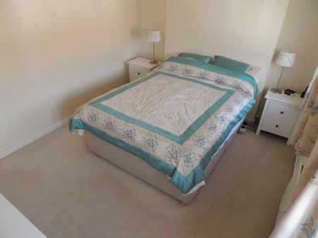 2 bedroom semi-detached house to rent - Photo 4