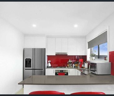 Located in a great location close to shops, schools and public tran... - Photo 1