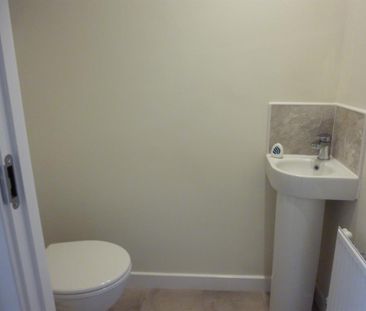 2 bedroom semi-detached house to rent - Photo 5