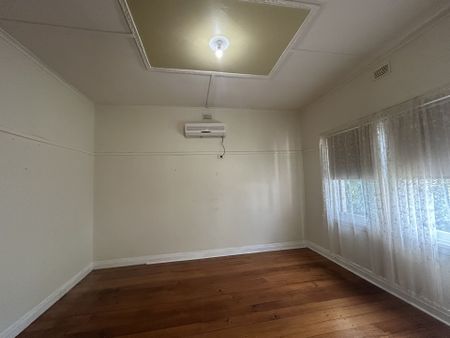 ONE BEDROOM COTTAGE ! - Photo 2